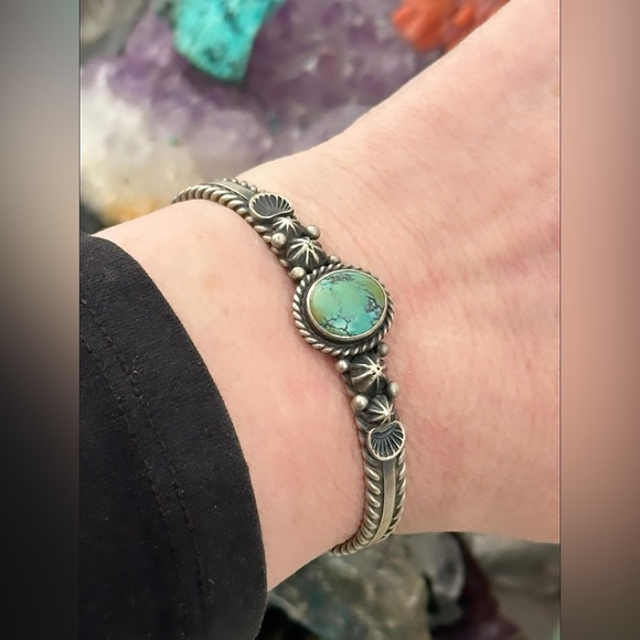 Vintage Navajo native turquoise sterling, silver southwestern cuff - Picture 3 of 12